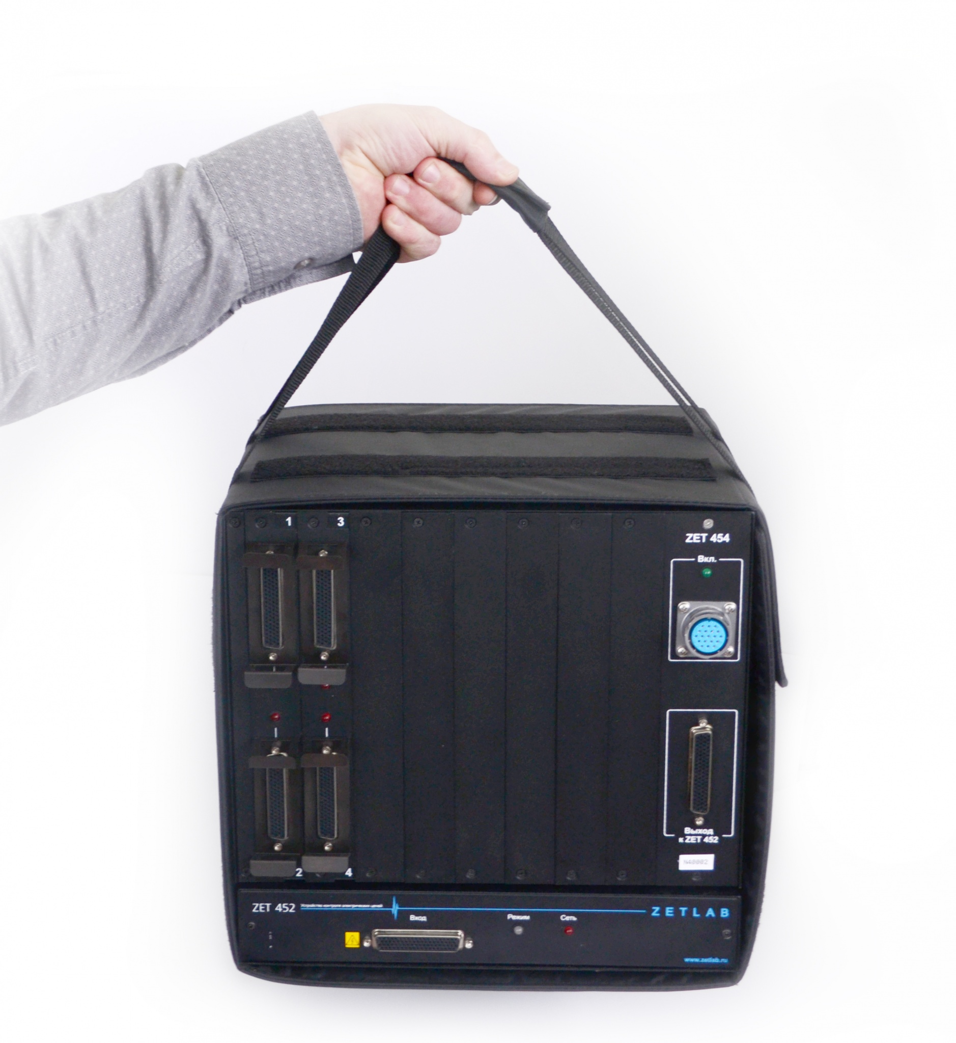 Устройство контроля электрических цепей ZET 452 комплектуется сумкой для удобства переноски и измерений
